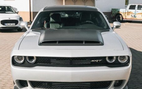 Dodge Challenger III рестайлинг 2, 2023 год, 32 900 000 рублей, 2 фотография