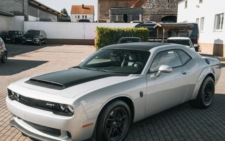 Dodge Challenger III рестайлинг 2, 2023 год, 32 900 000 рублей, 3 фотография