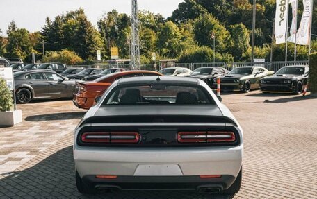 Dodge Challenger III рестайлинг 2, 2023 год, 32 900 000 рублей, 6 фотография