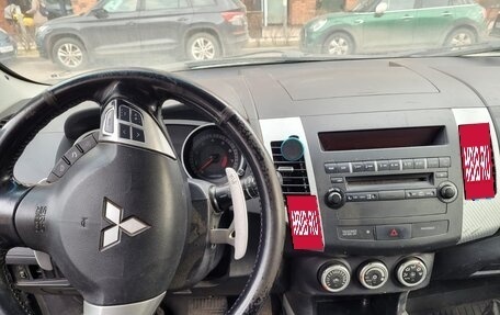 Mitsubishi Outlander III рестайлинг 3, 2008 год, 650 000 рублей, 2 фотография