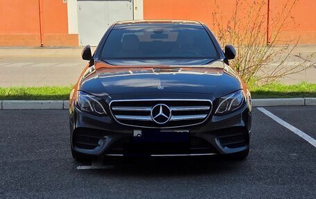 Mercedes-Benz E-Класс, 2019 год, 3 690 000 рублей, 30 фотография