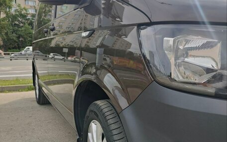 Volkswagen Caravelle T6 рестайлинг, 2019 год, 4 200 000 рублей, 12 фотография