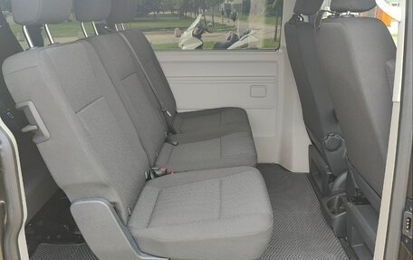 Volkswagen Caravelle T6 рестайлинг, 2019 год, 4 200 000 рублей, 17 фотография