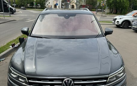 Volkswagen Tiguan II, 2019 год, 3 200 000 рублей, 1 фотография