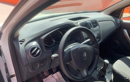 Renault Logan II, 2017 год, 650 000 рублей, 7 фотография