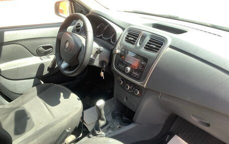 Renault Logan II, 2017 год, 650 000 рублей, 5 фотография