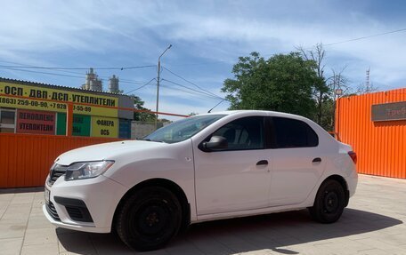 Renault Logan II, 2017 год, 650 000 рублей, 2 фотография