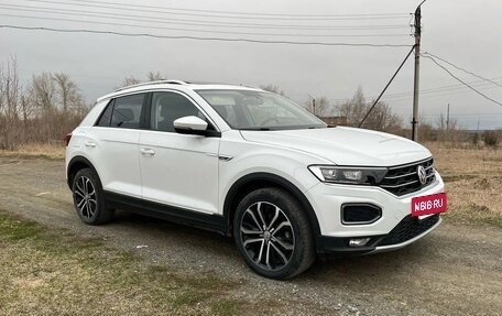 Volkswagen T-Roc I, 2021 год, 2 400 000 рублей, 2 фотография
