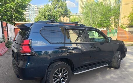 Toyota Land Cruiser Prado 150 рестайлинг 2, 2019 год, 3 300 000 рублей, 2 фотография