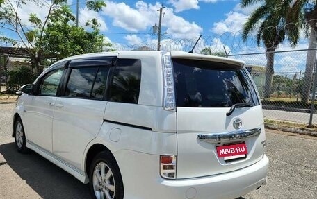Toyota ISis I, 2014 год, 1 380 000 рублей, 4 фотография