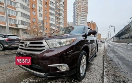 Toyota Highlander III, 2011 год, 2 250 000 рублей, 3 фотография