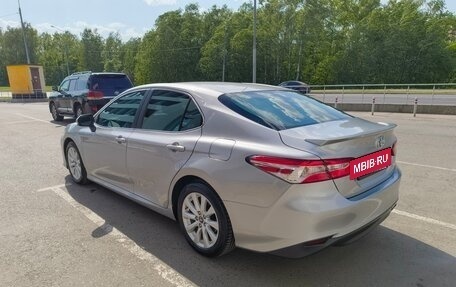 Toyota Camry, 2018 год, 2 300 000 рублей, 4 фотография