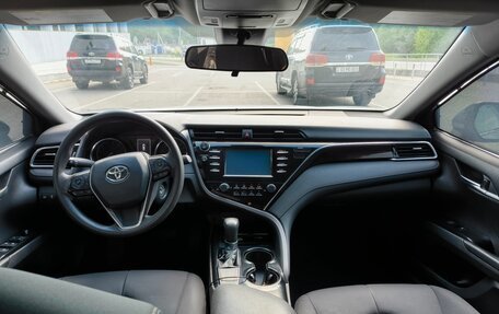 Toyota Camry, 2018 год, 2 300 000 рублей, 10 фотография