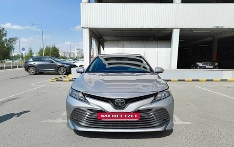 Toyota Camry, 2018 год, 2 300 000 рублей, 8 фотография