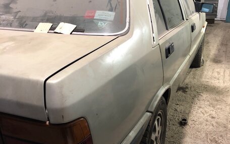 Lancia Prisma, 1988 год, 1 000 000 рублей, 4 фотография