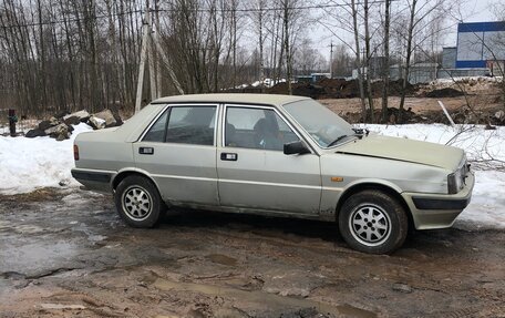 Lancia Prisma, 1988 год, 1 000 000 рублей, 6 фотография