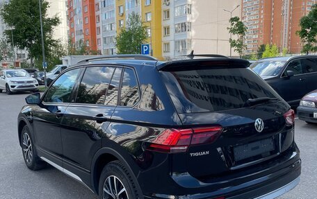 Volkswagen Tiguan II, 2019 год, 1 800 000 рублей, 2 фотография