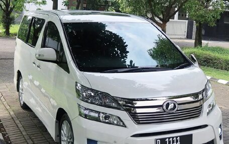 Toyota Vellfire I, 2013 год, 2 150 000 рублей, 3 фотография