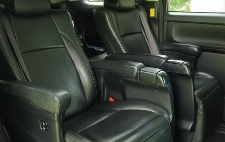 Toyota Vellfire I, 2013 год, 2 150 000 рублей, 8 фотография