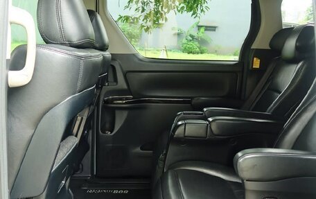 Toyota Vellfire I, 2013 год, 2 150 000 рублей, 10 фотография