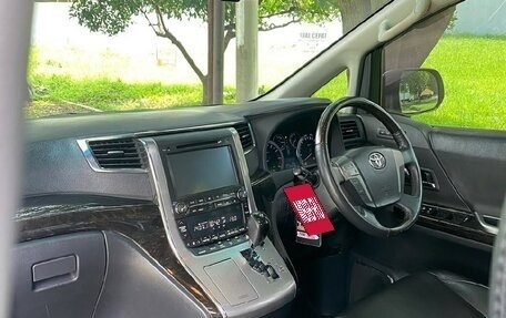 Toyota Vellfire I, 2013 год, 2 150 000 рублей, 9 фотография