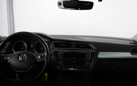 Volkswagen Tiguan II, 2017 год, 2 129 990 рублей, 13 фотография