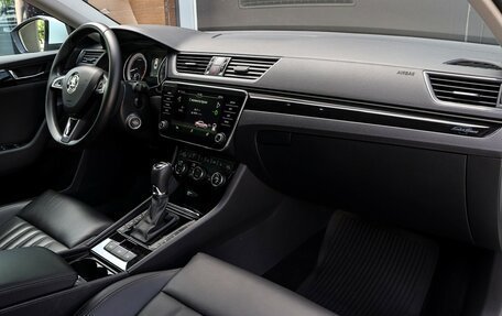Skoda Superb III рестайлинг, 2018 год, 2 600 000 рублей, 8 фотография