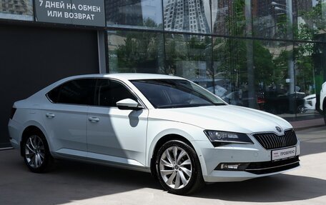 Skoda Superb III рестайлинг, 2018 год, 2 600 000 рублей, 3 фотография