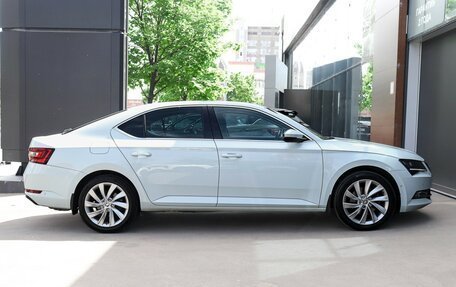 Skoda Superb III рестайлинг, 2018 год, 2 600 000 рублей, 4 фотография