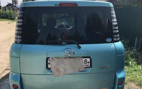 Toyota Sienta I, 2005 год, 550 000 рублей, 2 фотография
