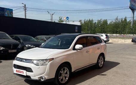 Mitsubishi Outlander III рестайлинг 3, 2013 год, 2 000 000 рублей, 2 фотография