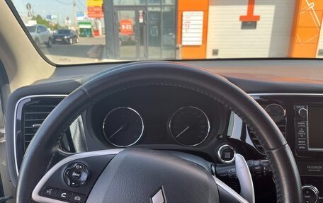 Mitsubishi Outlander III рестайлинг 3, 2013 год, 2 000 000 рублей, 6 фотография