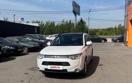 Mitsubishi Outlander III рестайлинг 3, 2013 год, 2 000 000 рублей, 3 фотография