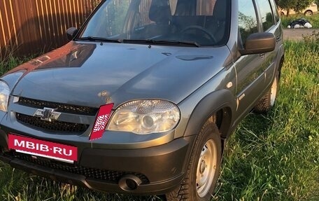 Chevrolet Niva I рестайлинг, 2018 год, 760 000 рублей, 3 фотография