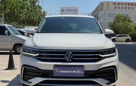Volkswagen Tiguan II, 2022 год, 2 640 000 рублей, 3 фотография
