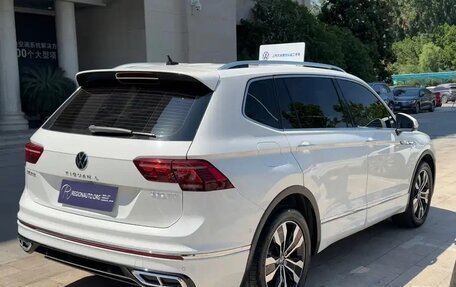 Volkswagen Tiguan II, 2022 год, 2 640 000 рублей, 6 фотография