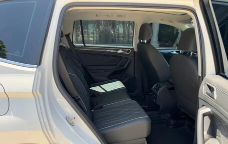 Volkswagen Tiguan II, 2022 год, 2 640 000 рублей, 10 фотография