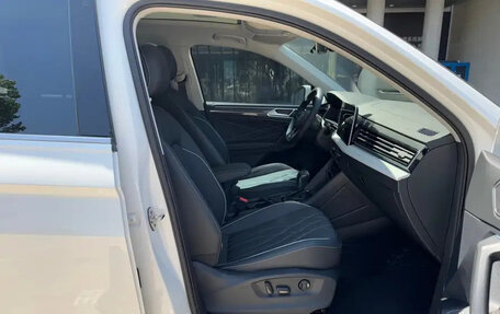 Volkswagen Tiguan II, 2022 год, 2 640 000 рублей, 11 фотография