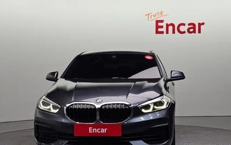 BMW 1 серия, 2021 год, 2 300 000 рублей, 3 фотография