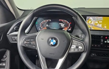 BMW 1 серия, 2021 год, 2 300 000 рублей, 19 фотография