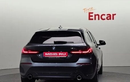 BMW 1 серия, 2021 год, 2 300 000 рублей, 4 фотография
