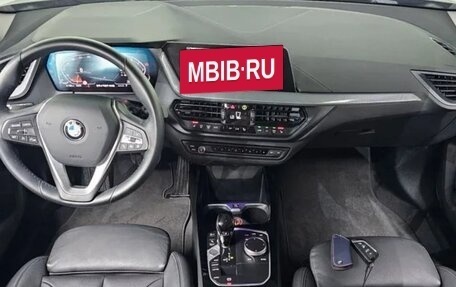 BMW 1 серия, 2021 год, 2 300 000 рублей, 9 фотография