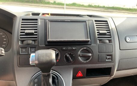 Volkswagen Caravelle T5, 2008 год, 1 550 000 рублей, 15 фотография