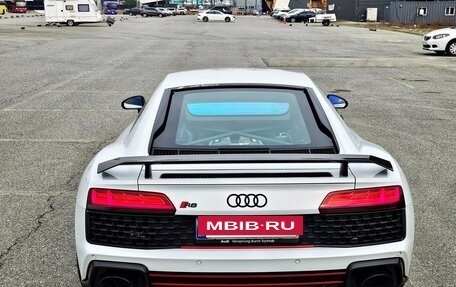 Audi R8, 2021 год, 15 550 000 рублей, 2 фотография