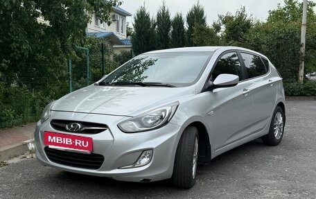 Hyundai Solaris II рестайлинг, 2012 год, 890 000 рублей, 2 фотография