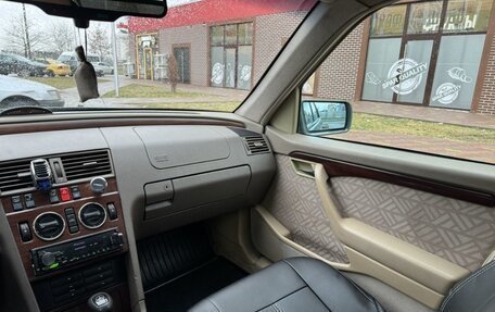 Mercedes-Benz C-Класс, 1995 год, 500 000 рублей, 2 фотография