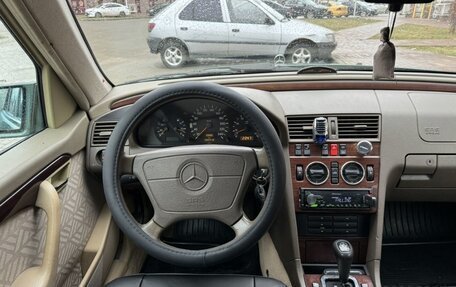 Mercedes-Benz C-Класс, 1995 год, 500 000 рублей, 3 фотография
