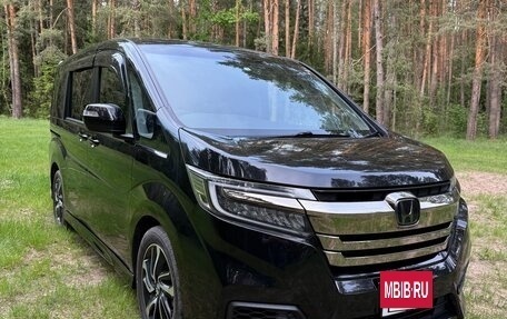 Honda Stepwgn IV, 2019 год, 2 370 000 рублей, 2 фотография