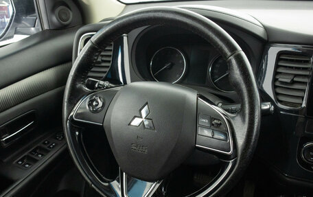 Mitsubishi Outlander III рестайлинг 3, 2015 год, 1 649 000 рублей, 13 фотография