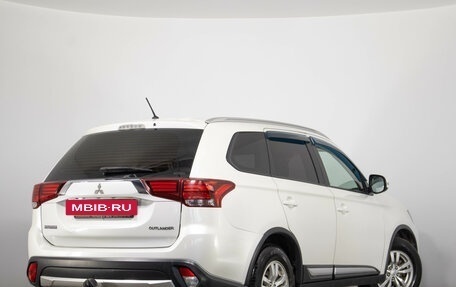 Mitsubishi Outlander III рестайлинг 3, 2015 год, 1 649 000 рублей, 7 фотография